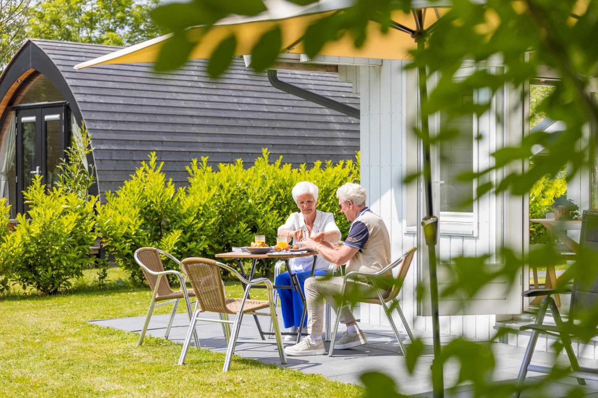 Chalet Met Loft - Vakantiepark De Schreiershoek Dokkum Esterno foto